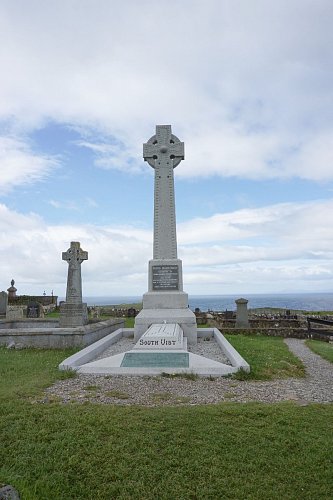 dsc08872-kilmuir-cemetery-hrob-flory-macdonaldove-1.jpg