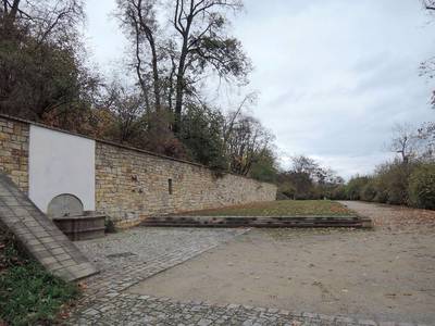 dscn0426-tady-byval-sklenik-nebo-oranzerie-2.jpg