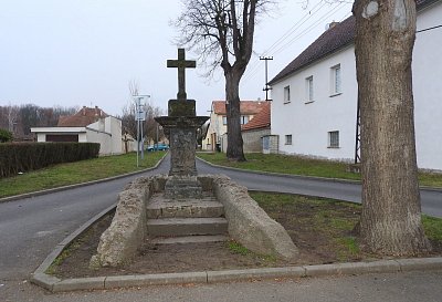 dscn4136-kamenny-kriz.jpg