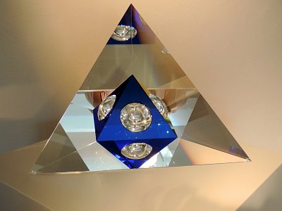 Pyramida v trojúhelníku - optické sklo, 45x34x45 cm