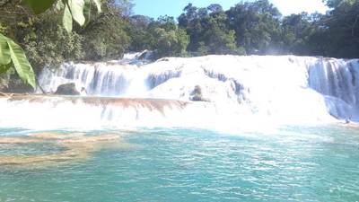 kaskádovité vodopády Aqua Azul