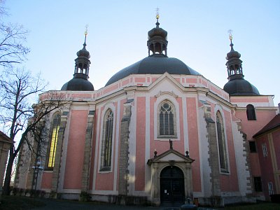 Klášter, jeho součástí je i Kostel Nanebevzetí P. Marie a sv. Karla Velikého