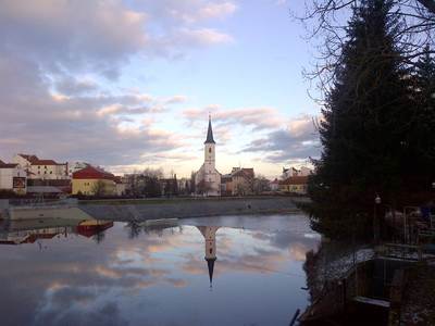 Kostel na břehu Otavy