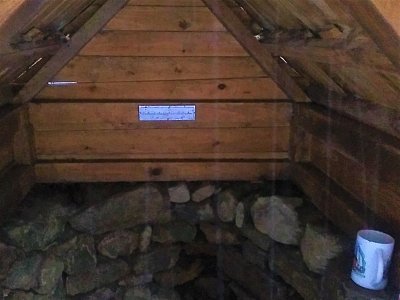 Třetí studánka v pořadí našeho pochodu se jmenuje Prdlavka, věřte - nebo ne!