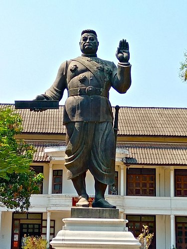Socha krále Sisavangvonga, Luang Prabang