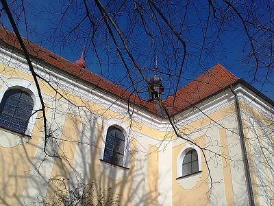 Barokní kostel Narození sv. Jana Křtitele.