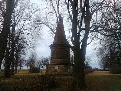 Se soumrakem se snesla nad krajinu i trochu mlha - podvečer tu byl tajemný.