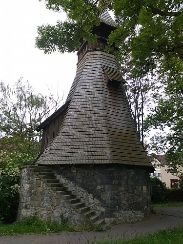 Dřevěná zvonice byla postavena v letech 1906-1907