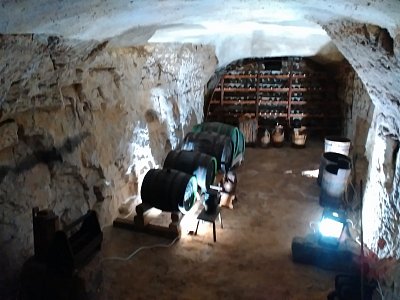 Soustava podzemních chodeb pod Náměstím Míru vznikala od 13. století