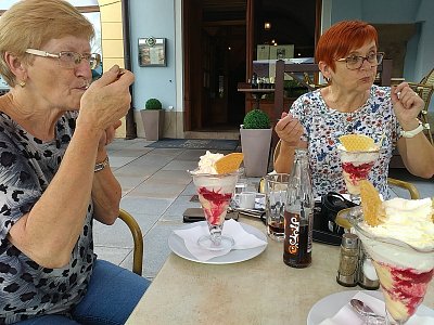 Zdolaly jsme 144 schodů nahoru do věže a stejně tolik zpátky, odměna byla sladká!