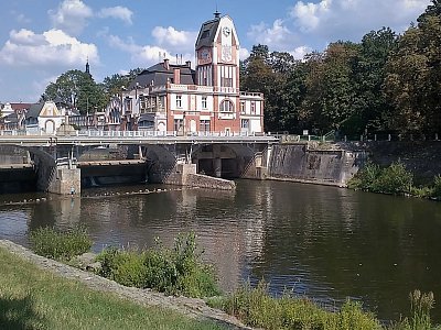 Most pro pěší a cyklisty u jezu „Hučák" a malá vodní elektrárna na Labi