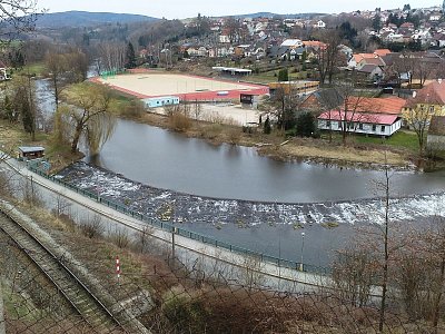 Sportoviště na levém břehu Sázavy