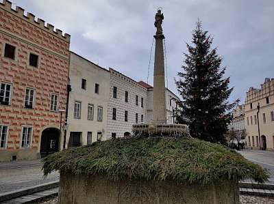 Zazimovaná kašna na Dolním náměstí (nyní náměstí Míru)