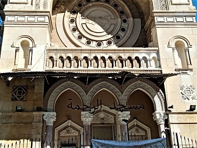 Mešita ve starém Alžíru přestavěná z katolického kostela