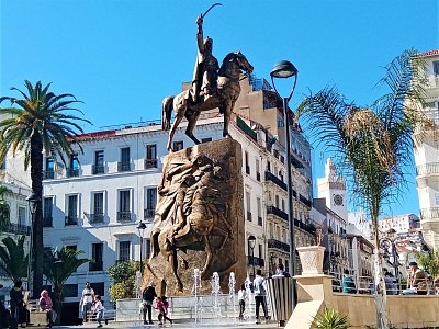 Centrum Alžíru, jezdecká socha