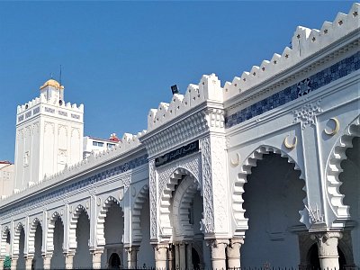 Velká mešita u náměstí Place des Martyres