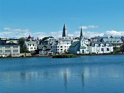 2023 - pohled na jezero v centru Reykjavíku
