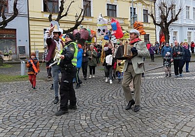 img-5044-pod-dozorem-mestske-policie-prejdeme-silnici.jpg