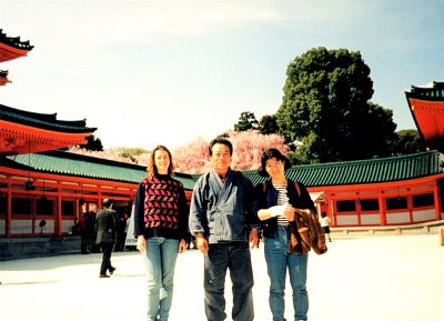 Kjóto - Išura-san, Asako a já před císařským palácem