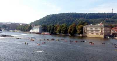 Přes tři jezy aneb od Císařské louky ke Štvanici
