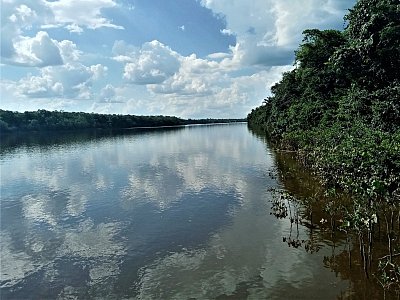Joden Savanah - řeka Surinam