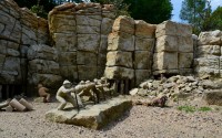 Jarní fotopříběh: Park miniatur - dělníci v kamenolomu