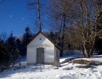 Obnovená kaplička, která stávala uprostřed zaniklé vsi Buchwald