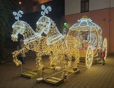 Rychle, ... přidej, ... zítra je Štědrý den ...