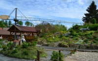 Jarní fotopříběh: Park miniatur - letiště na rozkvetlém svahu