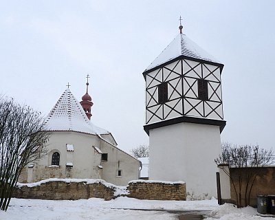 lounky-kostel-sv.-mikulase-se-zvonici.jpg