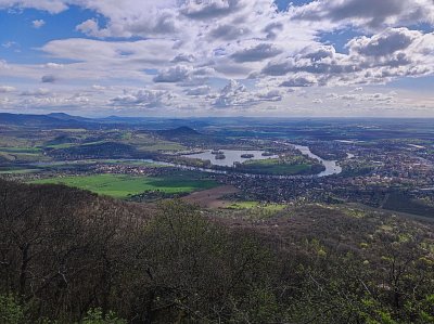 lovos-vyhlidka-z-vrcholu-na-jezero-.jpg