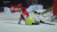 Občas závodníci při biatlonu spadnou, ale nedochází ke zranění
