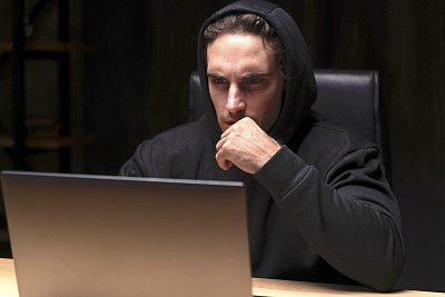 Internetoví šmejdi se loni pokusili ukrást přes 14 miliard korun, většinu banky klientům zachránily