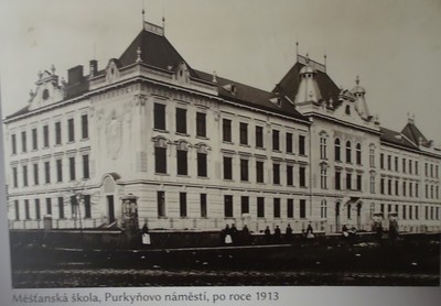 mestanska-skola-po-roce-1913.jpg