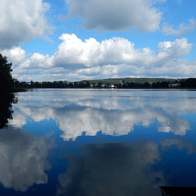 Oblaka v Mnišském rybníku