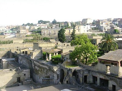 nad-starobylym-mestem-nove-ercolano.jpg