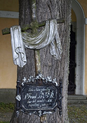 nahrobek-3.jpg