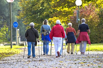 Konec výmluv, nordic walking zvládne opravdu každý, i vy. Jak na to?