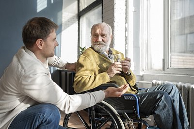 Klientům v zařízeních sociálních služeb se mění výplatní termín důchodů