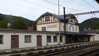 Karlštejnská železniční stanice