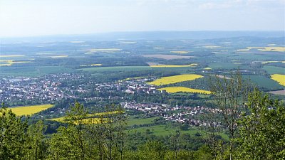 Pohled od rozhledny na Bystřici pod Hostýnem a Chvalčov