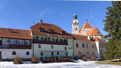 Hotel Parkán s letním posezením