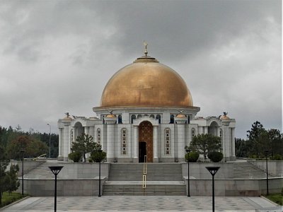 Mauzoleum Turkmenbaši v jeho rodné vesnici Gypyak