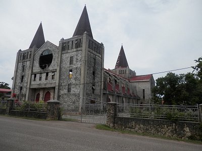 Katedrála poškozená cyklónem