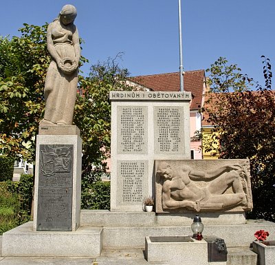 pamatnik-padlym.jpg