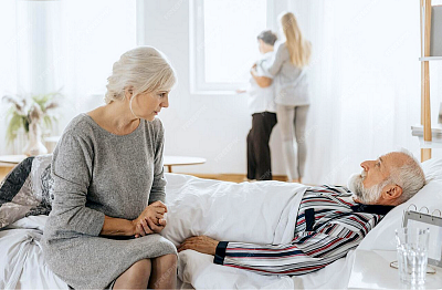 Průvodce domácí péčí. Nový projekt portálu i60 s praktickými radami odborníků i samotných pečujících