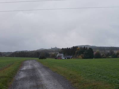 Ohlédnutí-Broumova Lhota,v pozadí hrad Lipnice