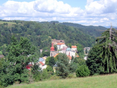 pohled na Bečov z vyhlídky