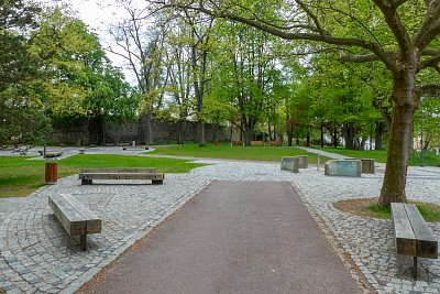 nové posezení v parku*