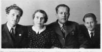 Poslední rodinná fotografie (Karel, moji prarodiče a otec) v roce 1944